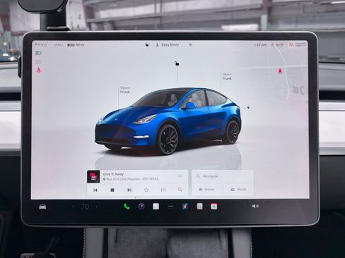 Used 2024 Tesla Model Y Performance image 9