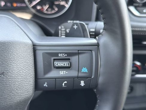 Used 2025 Nissan Rogue SV FWD image 21