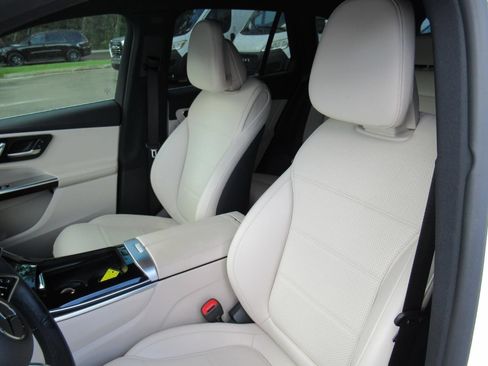 Used 2023 Mercedes-Benz GLC 300 image 17