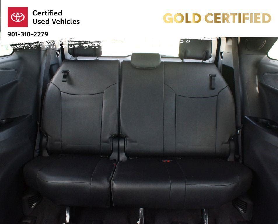 Used 2025 Toyota Sienna Platinum AWD/4WD image 18