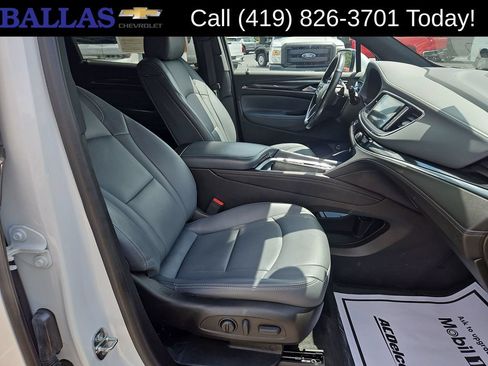 Used 2022 Buick Enclave Essence w/ Sport Touring Edition FWD image 28