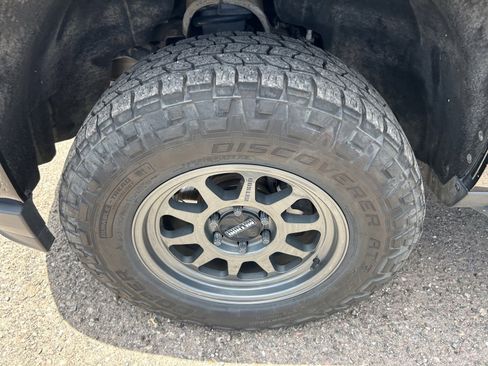 Used 2018 Chevrolet Silverado 1500 LT w/ All Star Edition AWD/4WD image 8