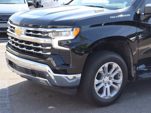 Used 2025 Chevrolet Silverado 1500 LTZ w/ LTZ Convenience Package II AWD/4WD image 17