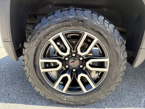 Used 2022 GMC Sierra 1500 AT4 w/ AT4 Premium Package AWD/4WD image 18