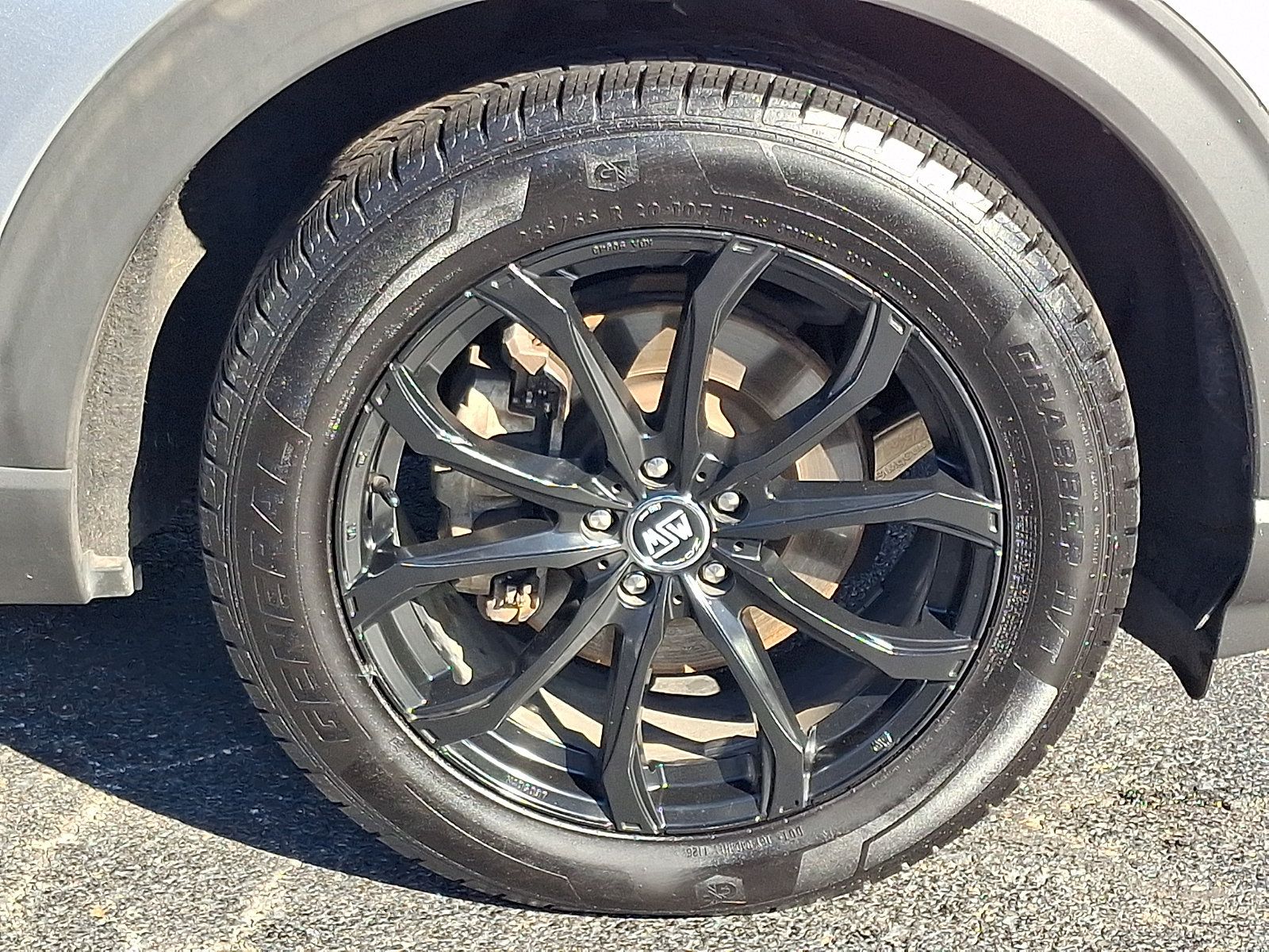 Used 2020 Ford Explorer XLT w/ Equipment Group 202A AWD/4WD image 8