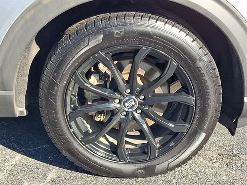 Used 2020 Ford Explorer XLT w/ Equipment Group 202A AWD/4WD image 8