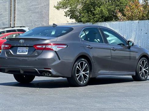 Certified 2020 Toyota Camry SE FWD image 2
