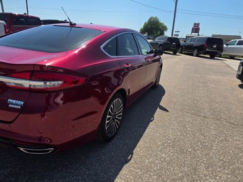 Used 2017 Ford Fusion SE w/ Fusion SE Technology Package FWD image 6