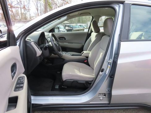 Used 2018 Honda HR-V LX image 17