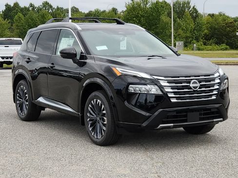 Used 2026 Nissan Rogue Platinum w/ Platinum Premium Package image 2