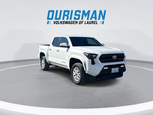 Used 2024 Toyota Tacoma SR5 AWD/4WD image 2