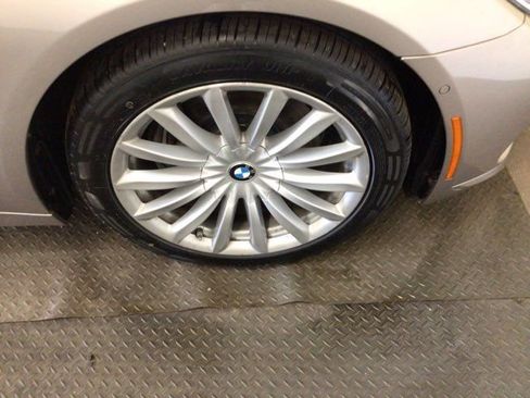 Used 2018 BMW 740i image 29