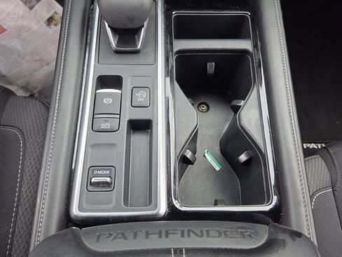 Used 2024 Nissan Pathfinder SV FWD image 19