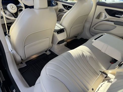 Used 2023 Mercedes-Benz EQS 580 4MATIC Sedan image 33