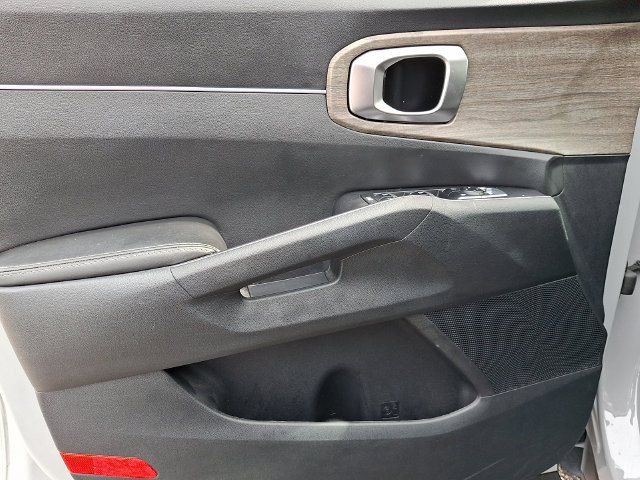 Certified 2023 Kia Sorento EX w/ Panoramic Sunroof Package FWD image 16