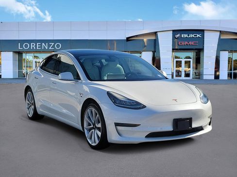Used 2020 Tesla Model 3 Standard Range image 3
