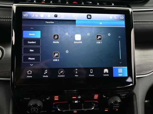 Used 2023 Jeep Grand Cherokee Limited w/ Black Appearance Package image 23