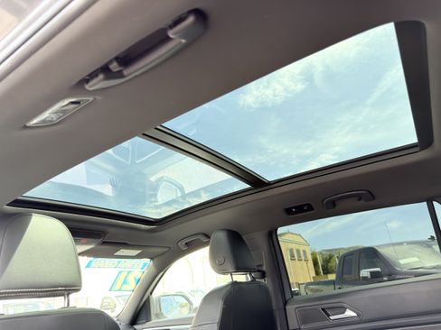 Used 2021 Volkswagen Atlas Cross Sport SE w/ Panoramic Sunroof Package FWD image 19