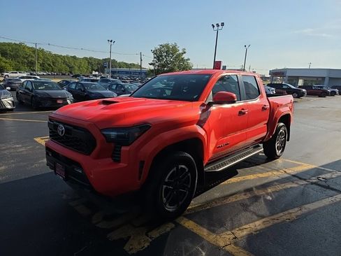 Used 2024 Toyota Tacoma TRD Sport w/ TRD Sport Upgrade Package AWD/4WD image 9