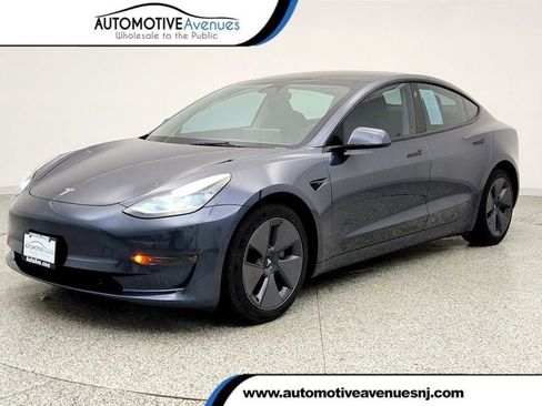 Used 2023 Tesla Model 3 Standard Range image 1