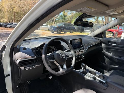 Used 2025 Nissan Altima 2.5 SV image 29