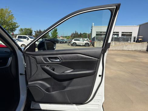 Used 2024 Nissan Rogue Platinum w/ Platinum Premium Package AWD/4WD image 19