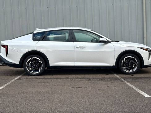 New 2026 Kia K4 EX image 4