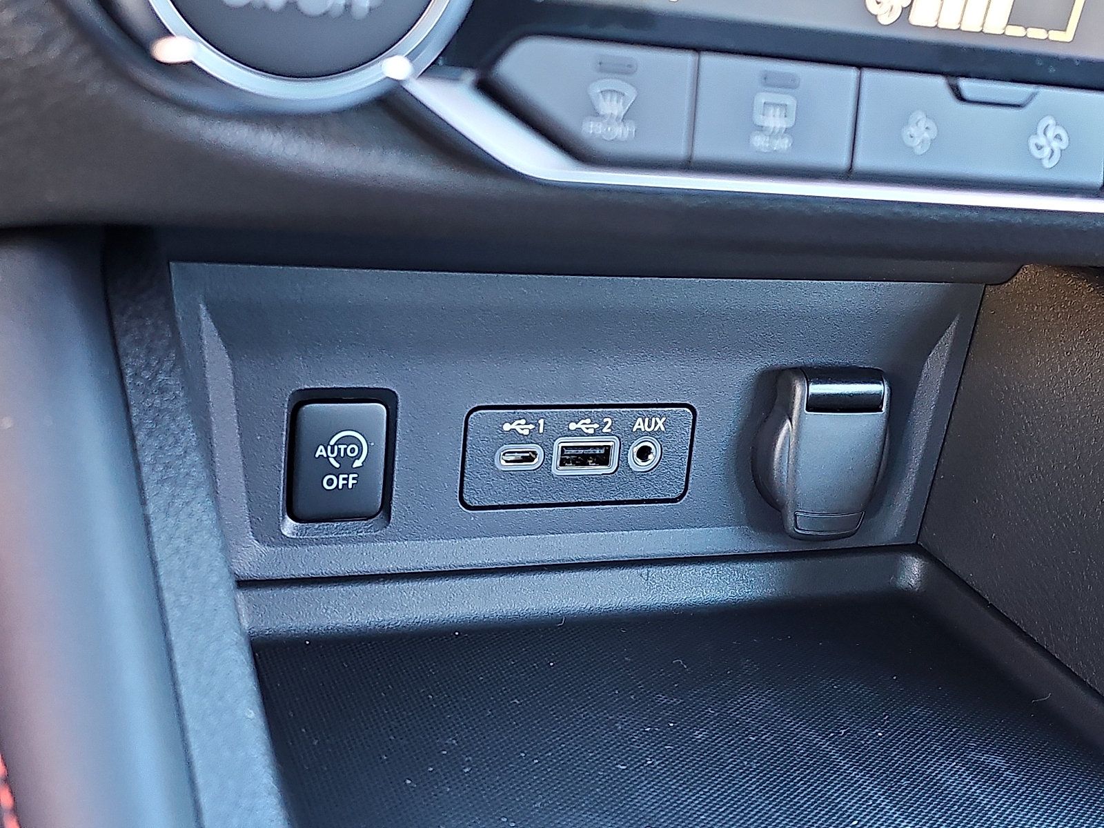 Certified 2025 Nissan Sentra SR w/ SR Premium Package FWD image 25