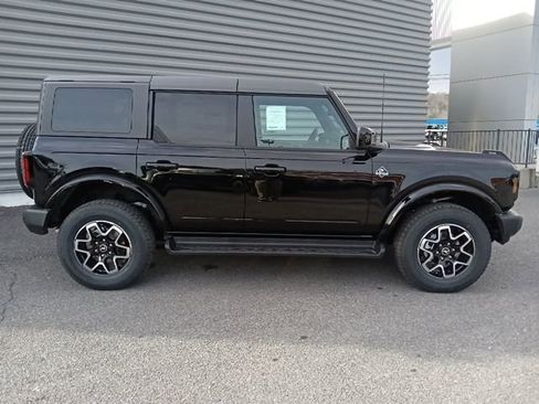 New 2025 Ford Bronco Outer Banks image 2