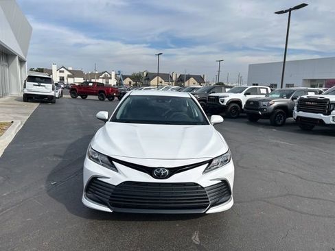 Used 2021 Toyota Camry LE image 3