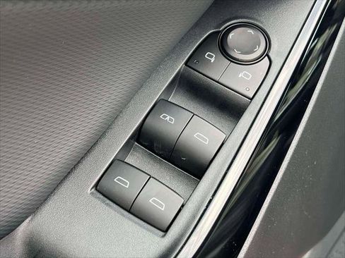 Used 2025 Chevrolet Equinox LT w/ Convenience Package II image 17