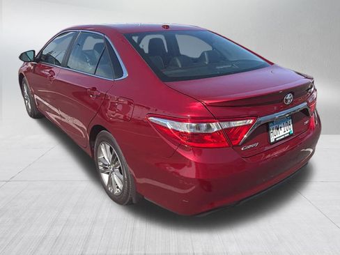 Used 2017 Toyota Camry SE w/ Moonroof Package FWD image 8