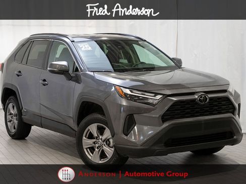 Used 2025 Toyota RAV4 LE AWD/4WD image 1