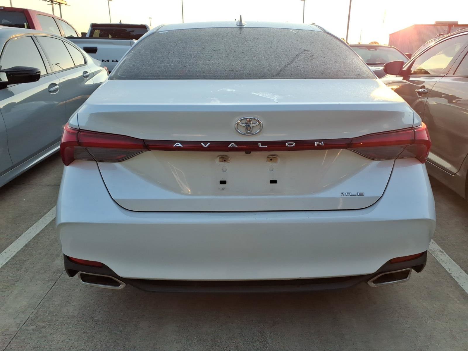 Certified 2022 Toyota Avalon XLE FWD image 6