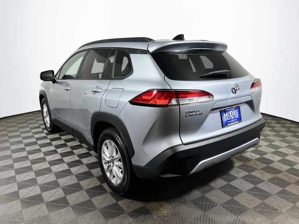 Certified 2025 Toyota Corolla Cross LE FWD image 5