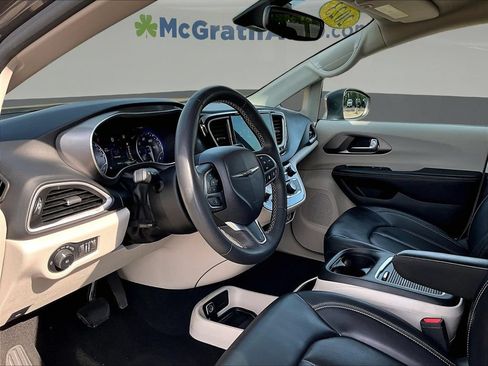 Used 2023 Chrysler Pacifica Touring-L FWD image 20