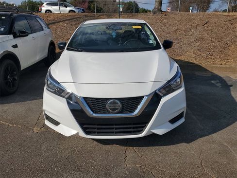 Used 2022 Nissan Versa S image 2