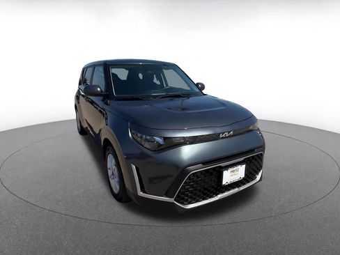 Used 2025 Kia Soul LX w/ LX Technology Package FWD image 3