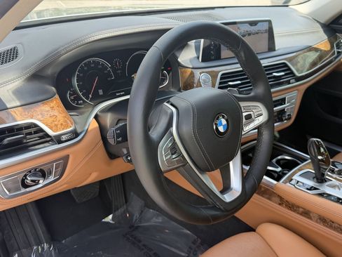 Used 2017 BMW 750i image 37