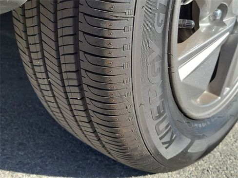 Used 2025 Hyundai Elantra SE image 25