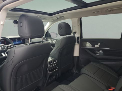 Certified 2026 Mercedes-Benz GLS 450 4MATIC image 11