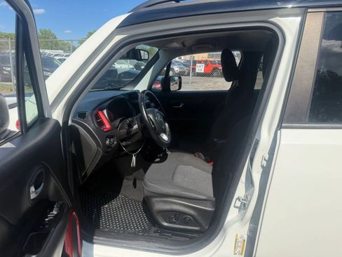 Used 2019 Jeep Renegade Trailhawk w/ LED Lighting Group AWD/4WD image 10