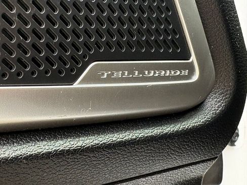 Used 2024 Kia Telluride S FWD image 19