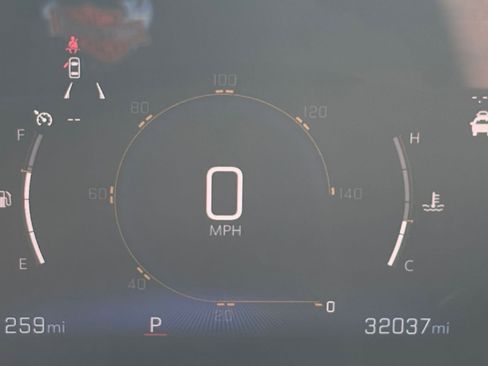 Used 2025 Chevrolet Trax LT image 39