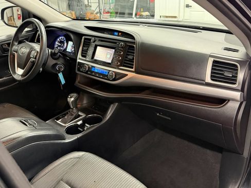 Used 2015 Toyota Highlander Plus FWD image 12