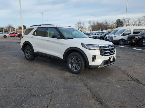 New 2026 Ford Explorer Active image 17