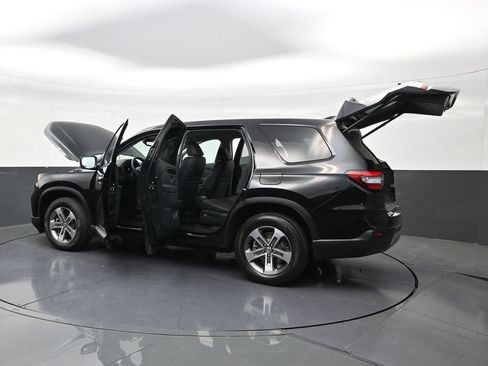 Used 2025 Honda Pilot EX-L image 31