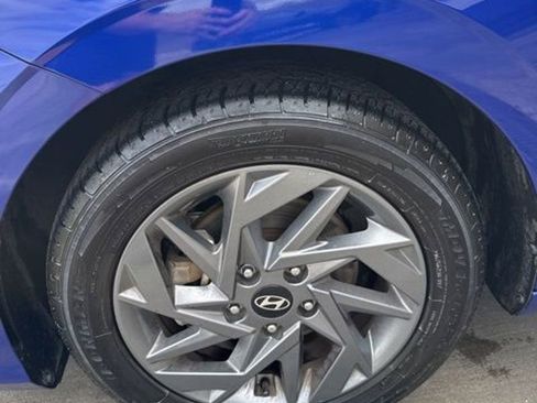 Used 2024 Hyundai Elantra SEL image 9