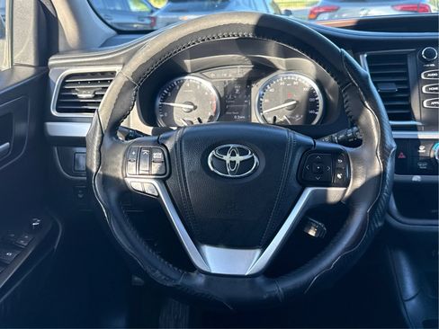 Used 2015 Toyota Highlander XLE AWD/4WD image 17