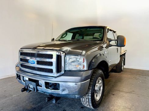 Used 2006 Ford F350 Lariat AWD/4WD image 2